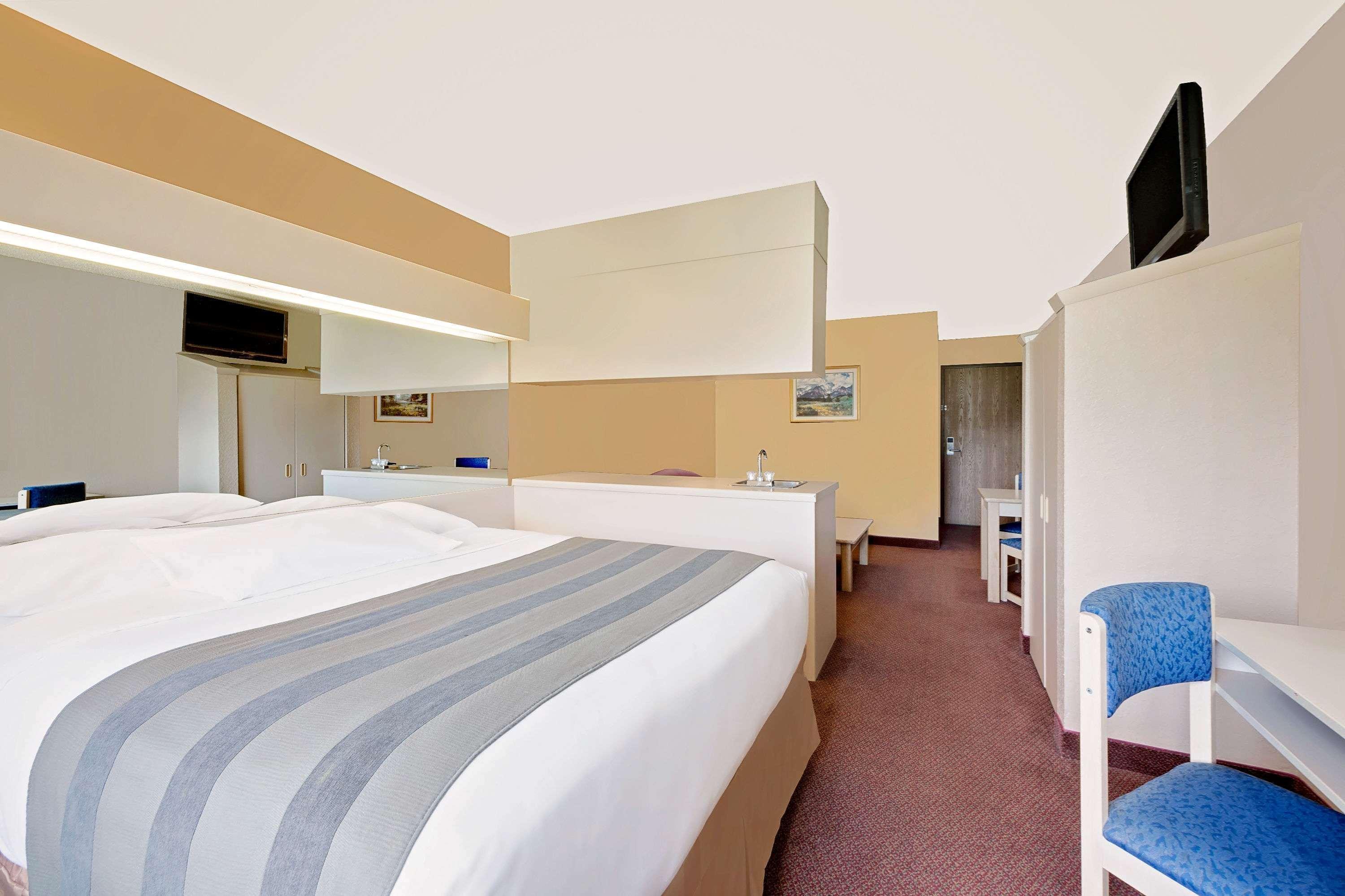 Microtel Inn & Suites By Wyndham Joplin Exterior photo